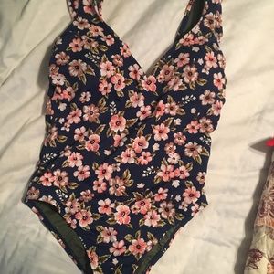 Floral 1 piece bathing suit L